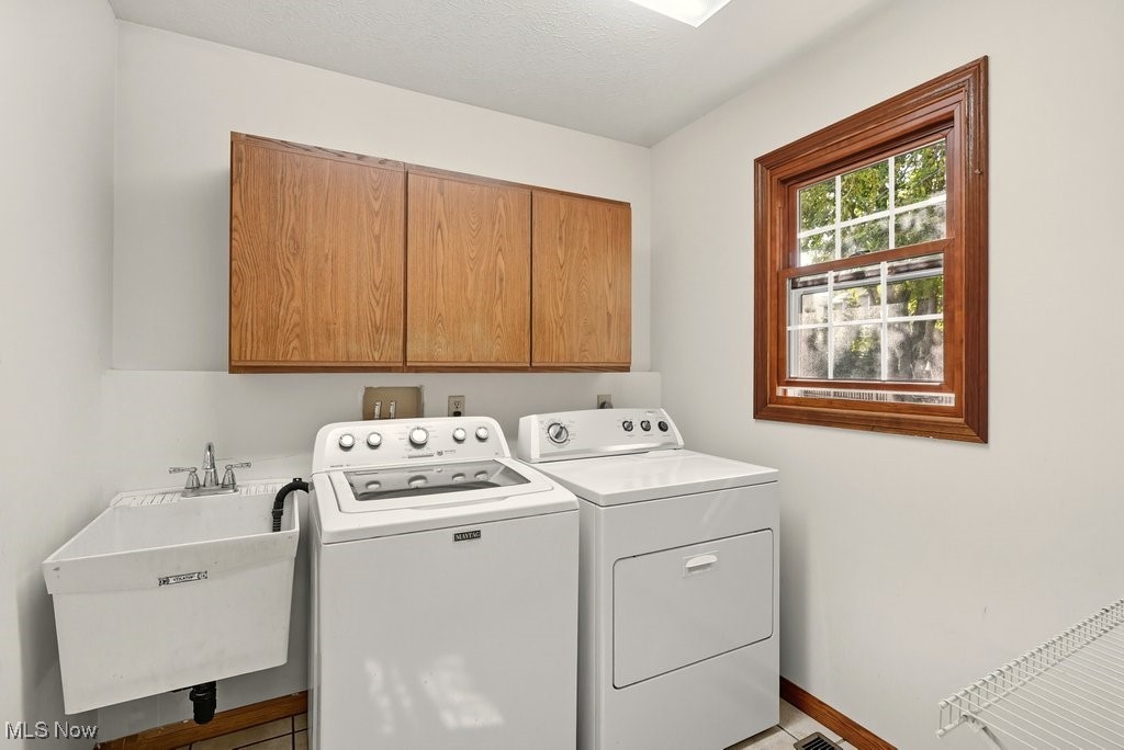 Twinsburg, Ohio 44087, United States, 3 Bedrooms Bedrooms, ,3 BathroomsBathrooms,Residential,Active,214037