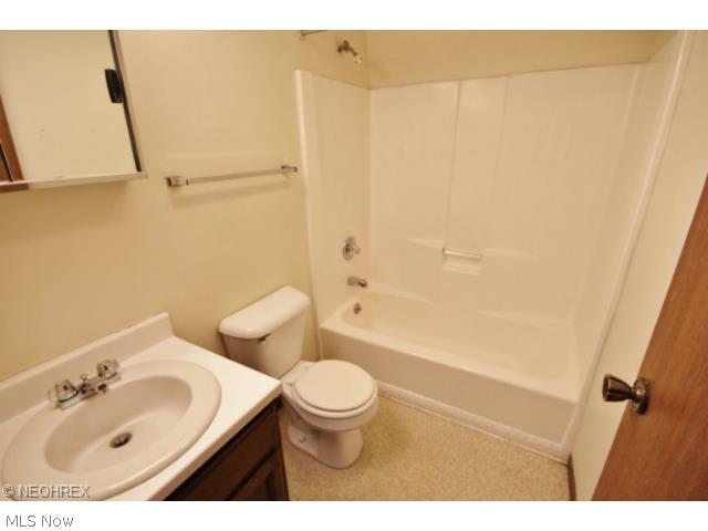 COLONY NORTH WATERSEDGE APT - Residential Lease