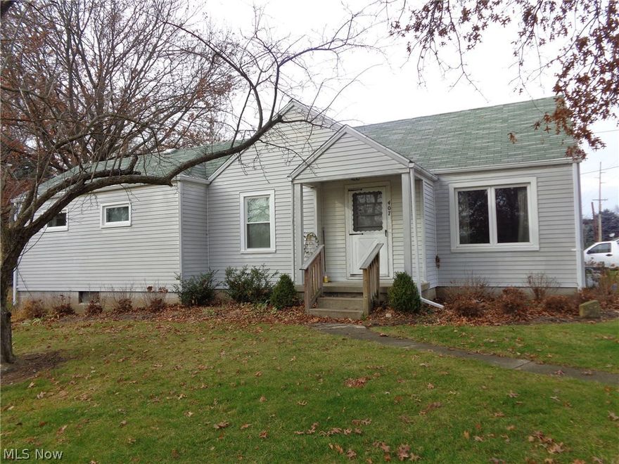 For Rent.... 3 Bedroom, 1 Bath, 2 Car Attached Garage, with large enclosed patio/breezeway.  Nice size yard.  Finished rec room in basement.