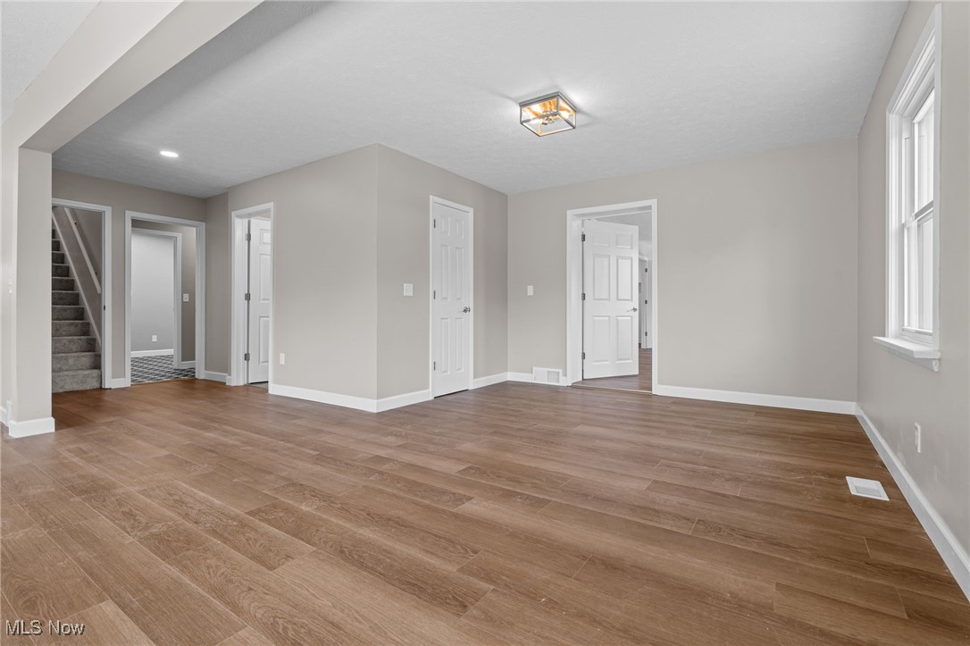 1 Arlington-Krumroy Acreage - Residential