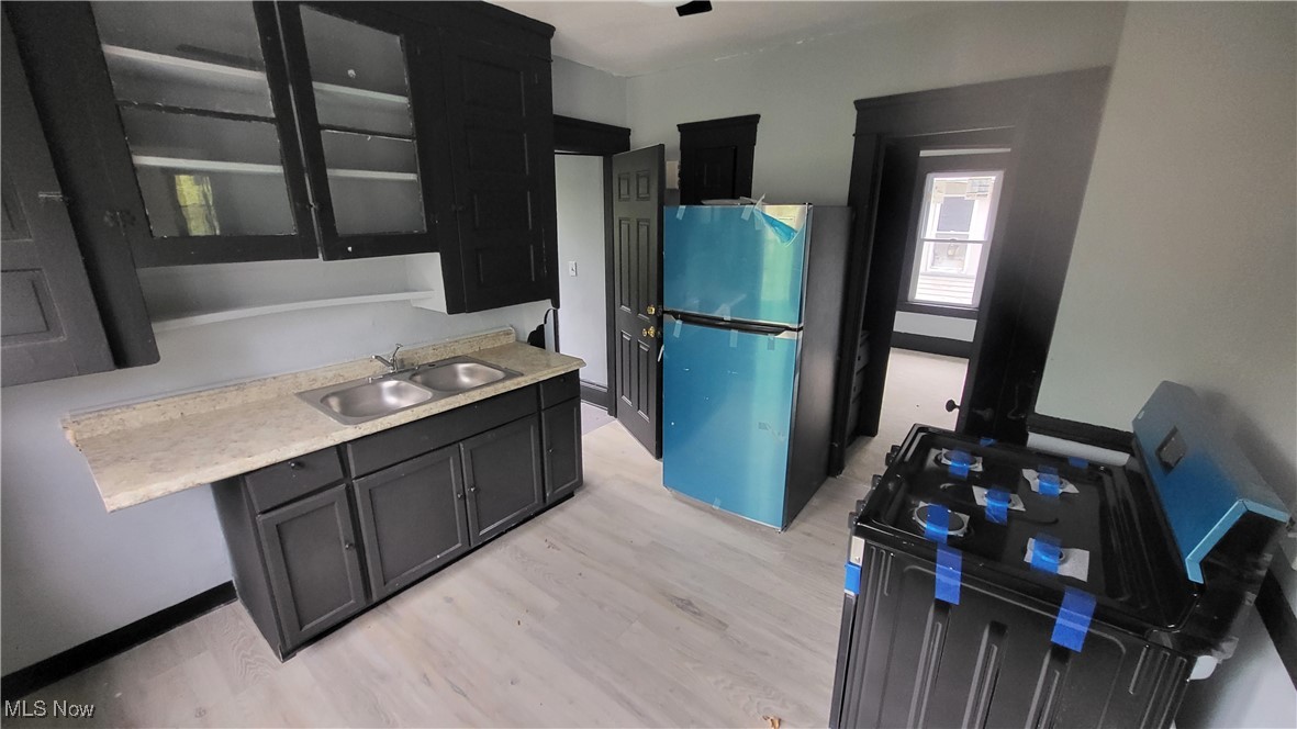Cleveland, Ohio 44108, United States, 5 Bedrooms Bedrooms, ,3 BathroomsBathrooms,Residential,Pending,135956