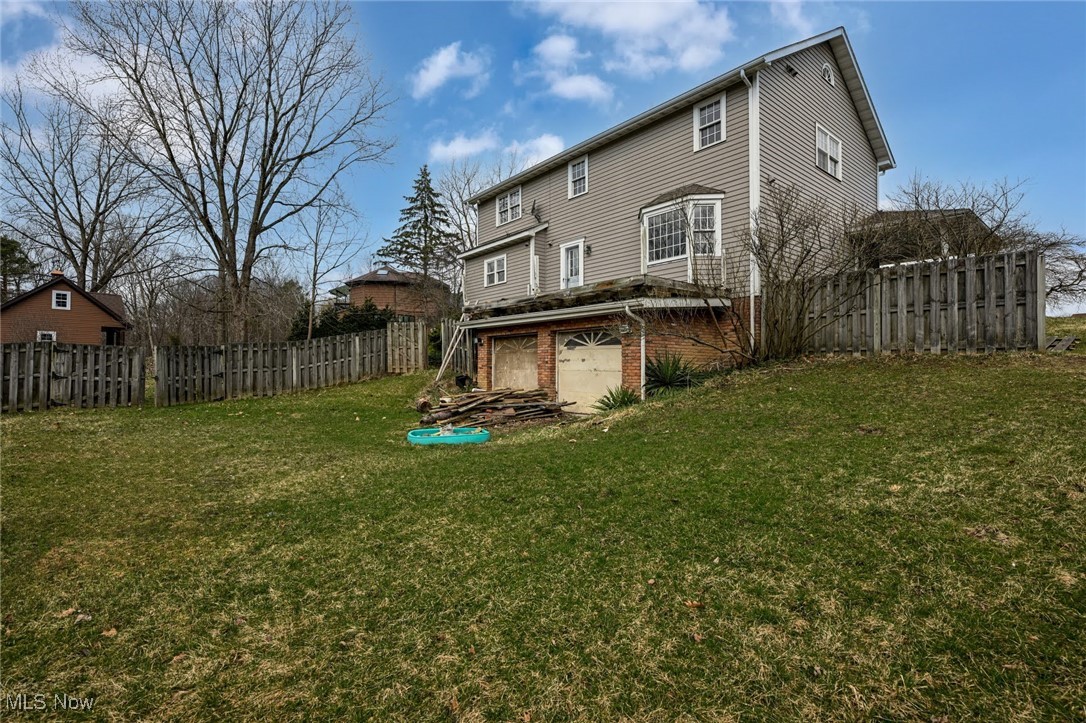 315 Babbling Brook Oval, Hinckley, Ohio image 6