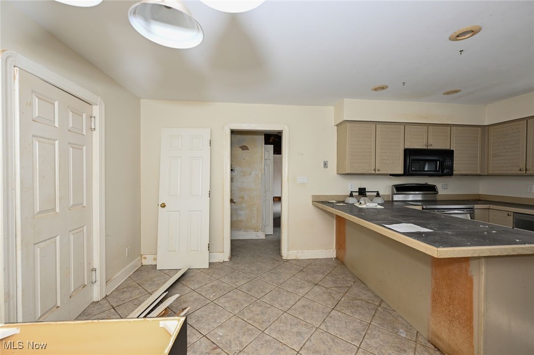 315 Babbling Brook Oval, Hinckley, Ohio image 17