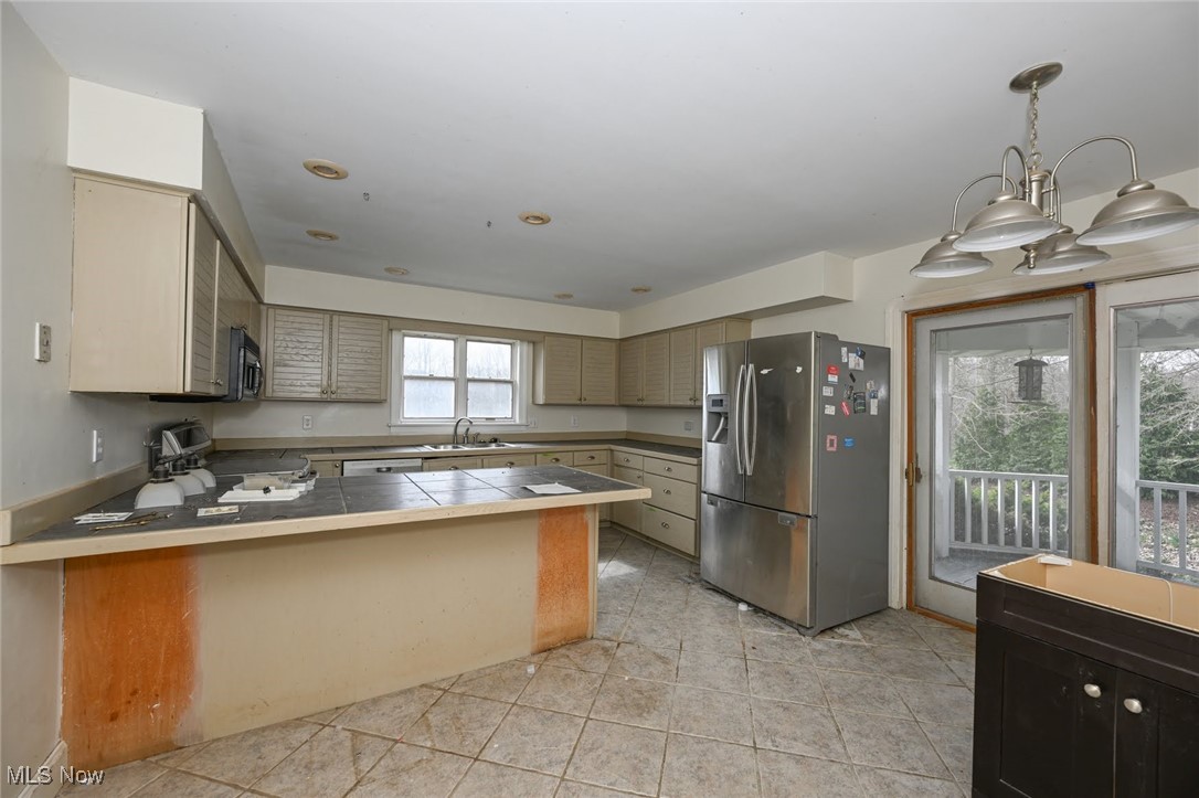 315 Babbling Brook Oval, Hinckley, Ohio image 15