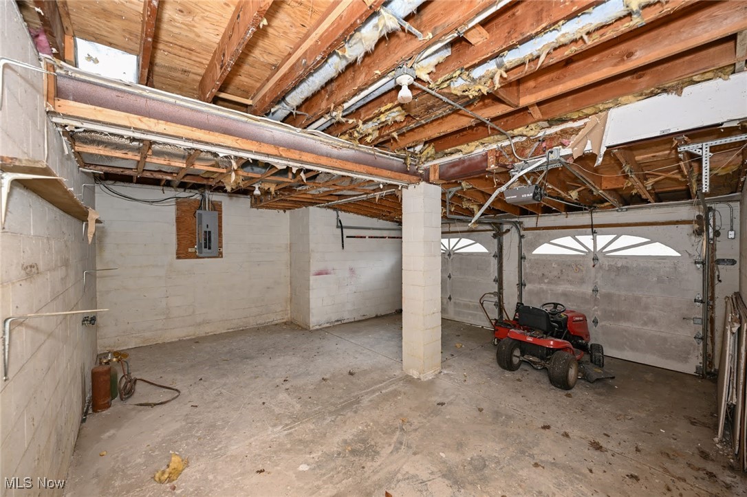 315 Babbling Brook Oval, Hinckley, Ohio image 31