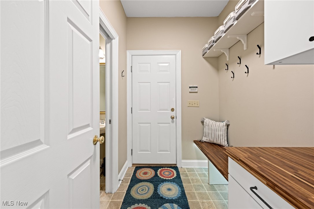 12175 S Wintergreen Drive, Chardon, Ohio image 31