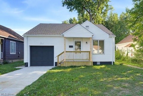 Photo of 18605 Parkmount Avenue, Cleveland, OH 44135 (MLS # 5257405)