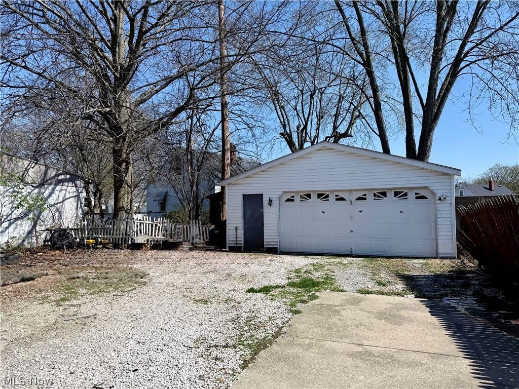 Photo of 677 Eastland Avenue, Akron, OH 44305 (MLS # 5199914)