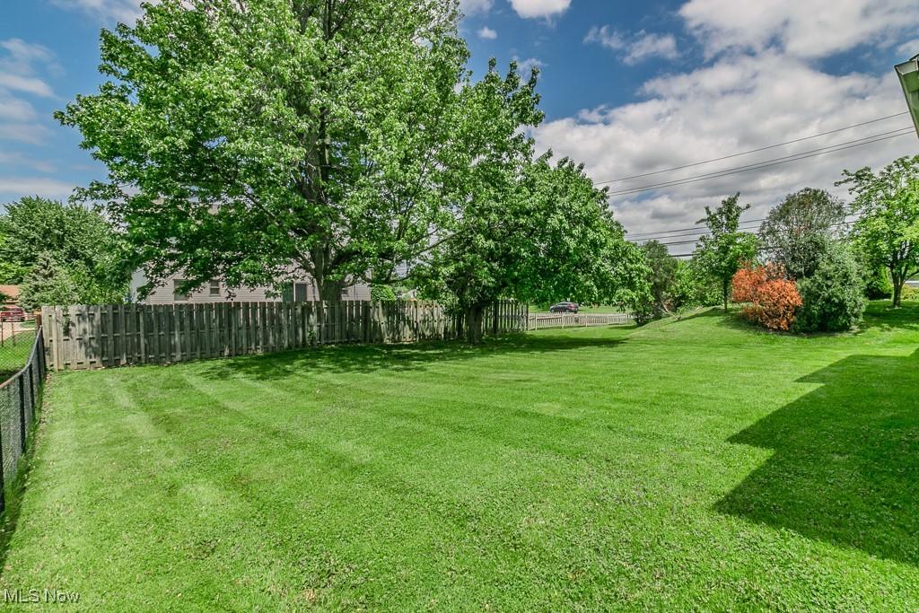 8391 Lanmark Drive, Mentor, Ohio image 2