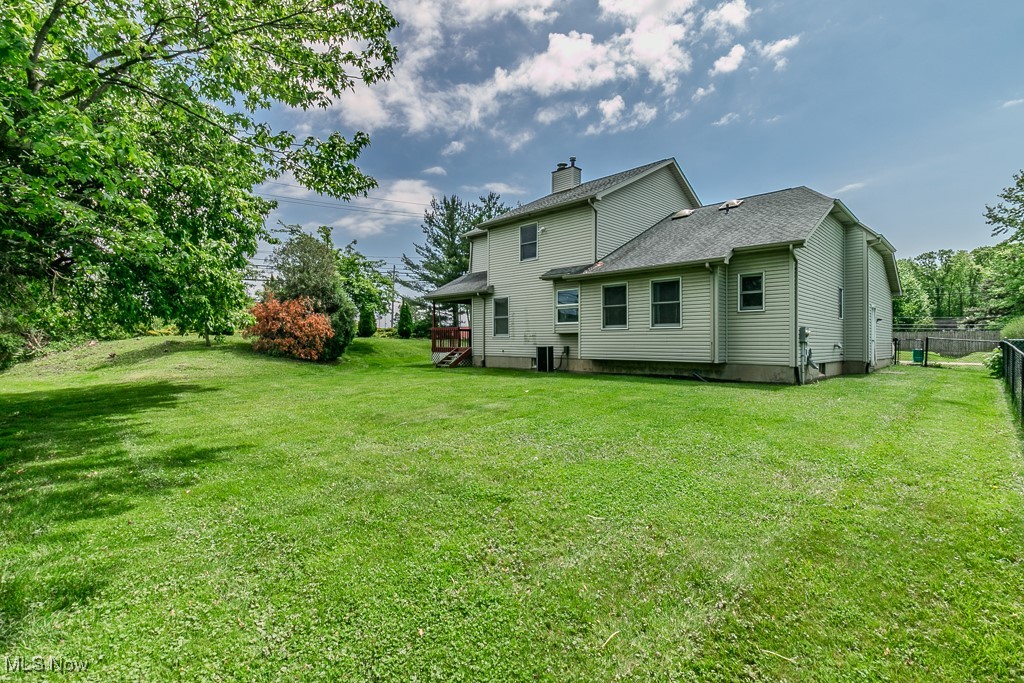 8391 Lanmark Drive, Mentor, Ohio image 3