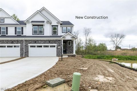 Townhouse For Sale - 2105 Glenmont Drive<br/> Brunswick, OH 44212