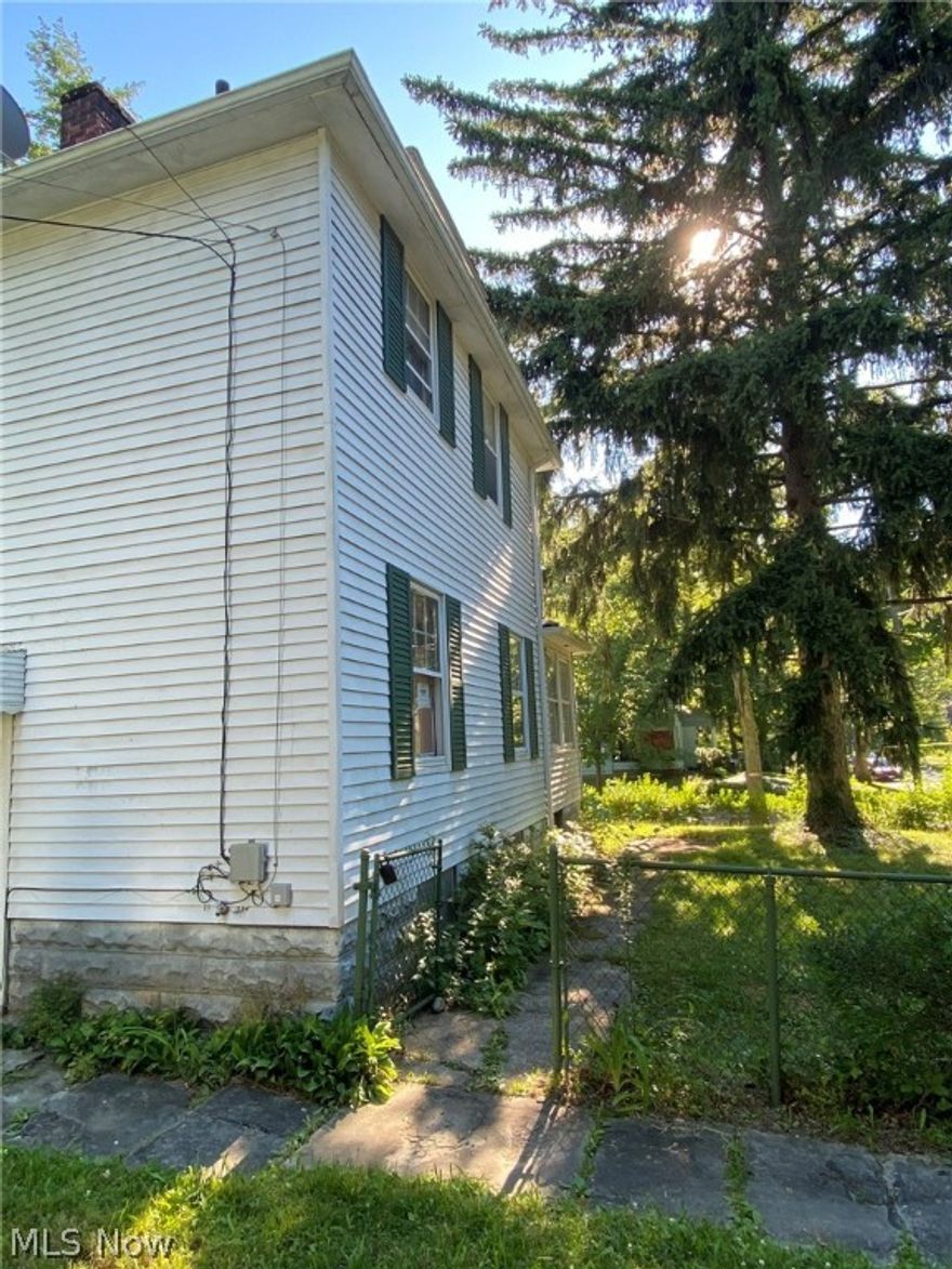 Attention All flippers !! 
You must come see this home that is now easily accessible and open for ideas and finishing touches. 
This home is in a great area with so much upside!  This home will not last long.
Point of sale is available and buyer will need to assume the repairs. 
Schedule your showing today!