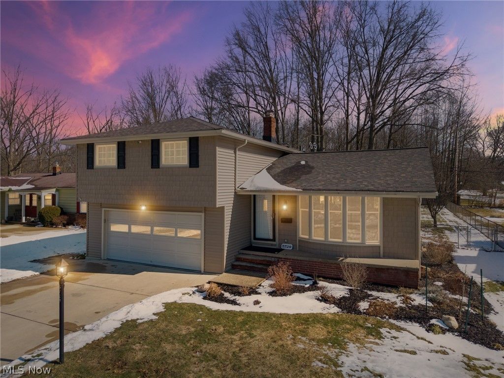 Photo of 5729 Forest Ridge Drive, North Olmsted, OH 44070 (MLS # 5189072)