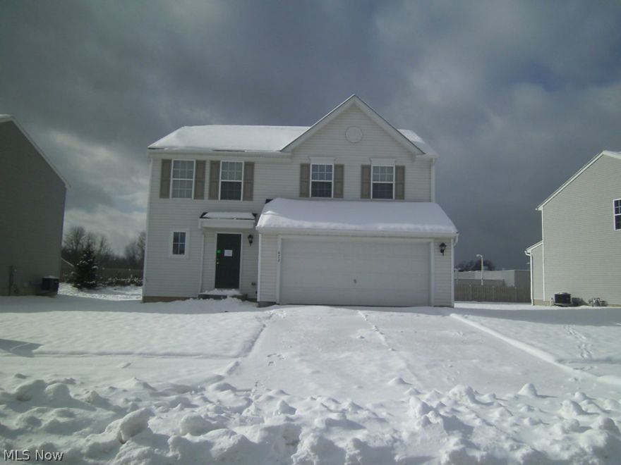 This 3 bdrm/2.5 bath colonial has a great room that opens to an eat-in kitchen. Large master with bath on second, and second floor utility room. Close to schools, shopping and hospitals, with easy access to downtown Cleveland