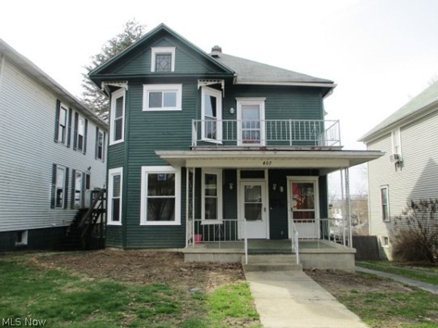 Nice upstairs apartment. Duplex upstairs close to City Park.  Everything is almost new, from floor to ceiling.  All stainless appliances and laundry room with washer & dryer hook up.