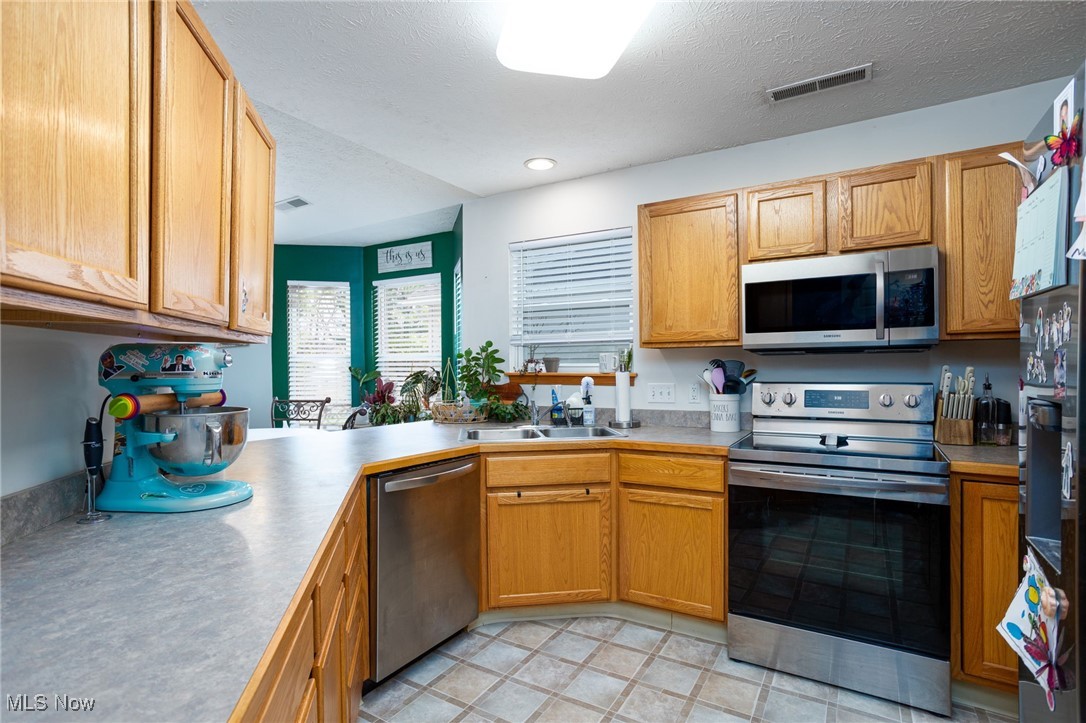 3547 Castleton Lane, Brunswick, Ohio image 8