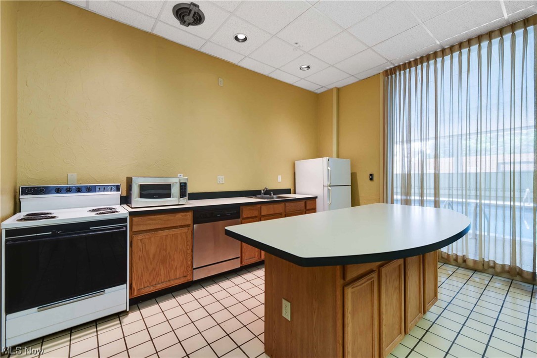 Lake Edge Condominiums - Residential