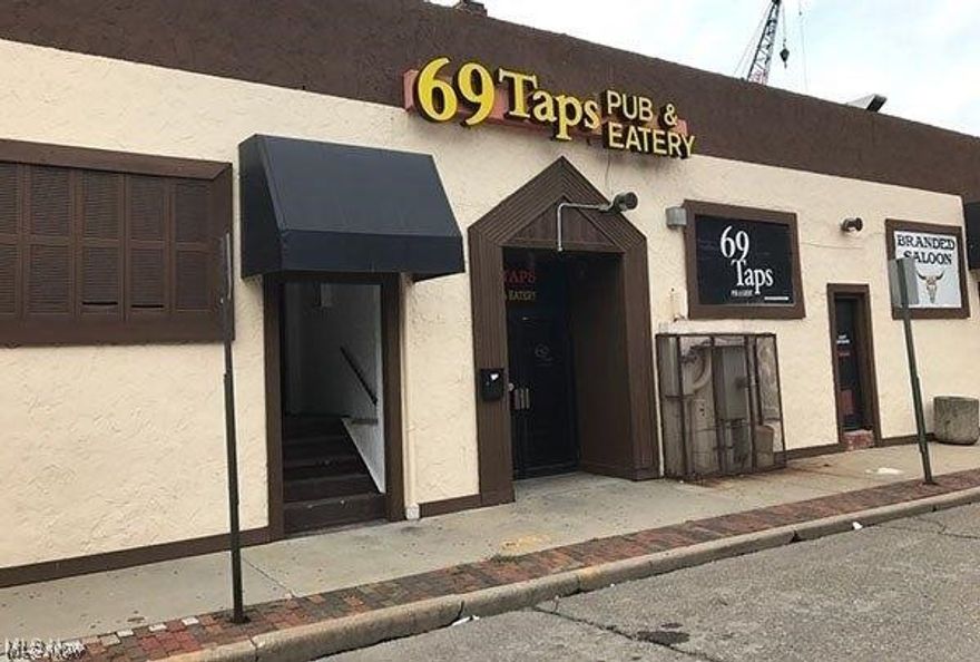 Great investment property downtown Akron. Existing bars for the past 20 years. One of the few businesses downtown Akron directly on the Towpath trail. Wedged in between the ever growing Akron General Hospital and the University of Akron.