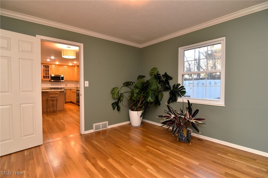 Chagrin Falls, Ohio 44022, United States, 2 Bedrooms Bedrooms, ,3 BathroomsBathrooms,Residential,Pending,21618