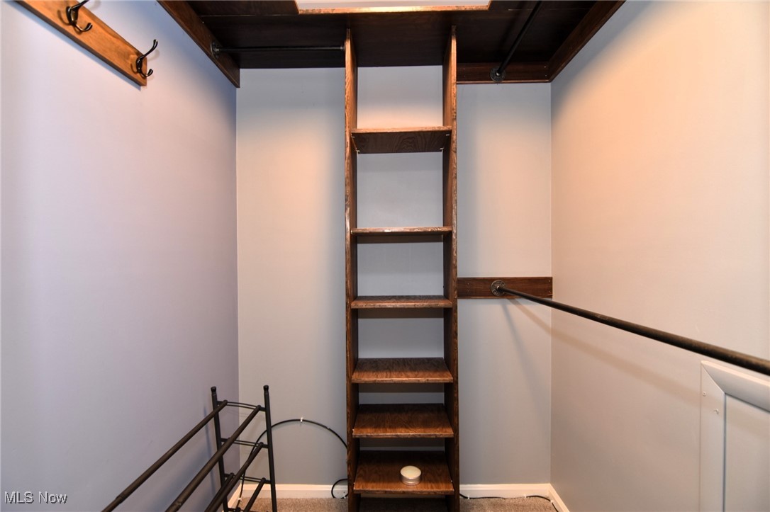 Chagrin Falls, Ohio 44022, United States, 2 Bedrooms Bedrooms, ,3 BathroomsBathrooms,Residential,Pending,21618