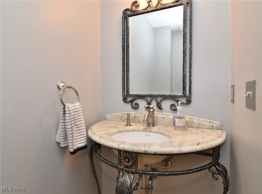 Chagrin Falls, Ohio 44022, United States, 2 Bedrooms Bedrooms, ,3 BathroomsBathrooms,Residential,Pending,21618