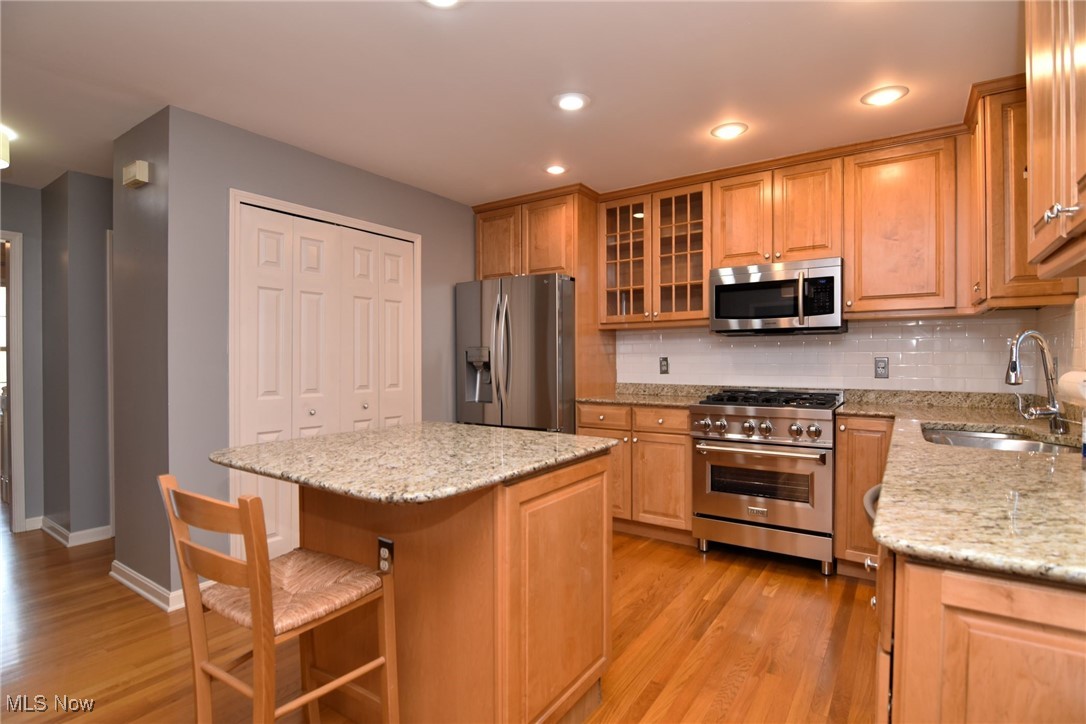 Chagrin Falls, Ohio 44022, United States, 2 Bedrooms Bedrooms, ,3 BathroomsBathrooms,Residential,Pending,21618