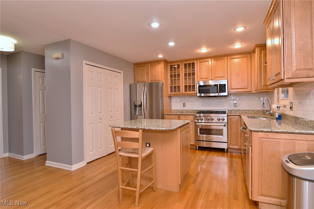 Chagrin Falls, Ohio 44022, United States, 2 Bedrooms Bedrooms, ,3 BathroomsBathrooms,Residential,Pending,21618