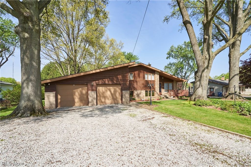 Photo of 1594 Karl Drive, Copley, OH 44321 (MLS # 5207305)