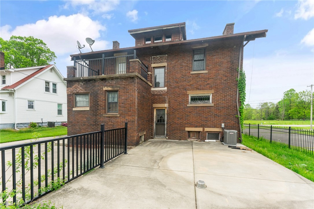 454 S Main Street, Hubbard, Ohio image 2