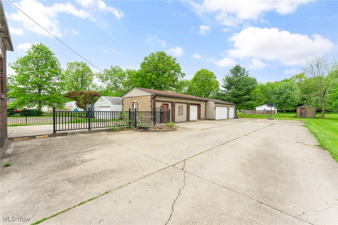 454 S Main Street, Hubbard, Ohio image 3