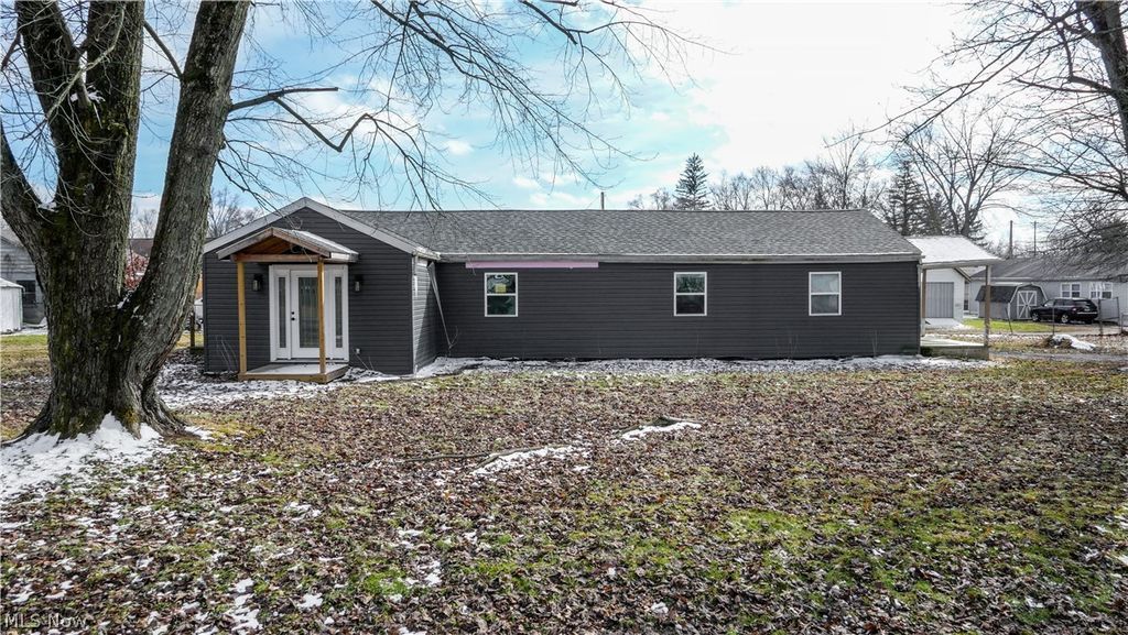 Photo of 414 Maple Drive, Newton Falls, OH 44444 (MLS # 5189058)