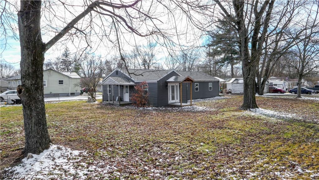 Photo of 414 Maple Drive, Newton Falls, OH 44444 (MLS # 5189058)