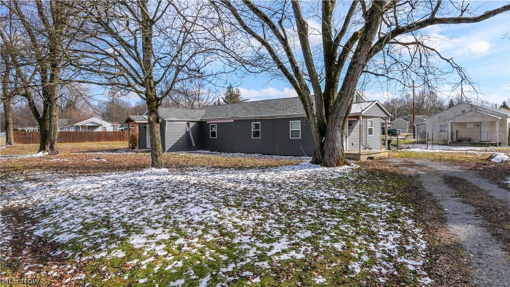 Photo of 414 Maple Drive, Newton Falls, OH 44444 (MLS # 5189058)