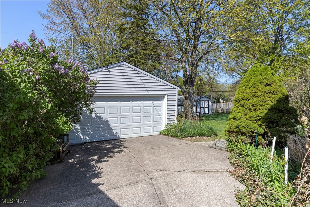 8295 Mentorwood Drive, Mentor, Ohio image 29