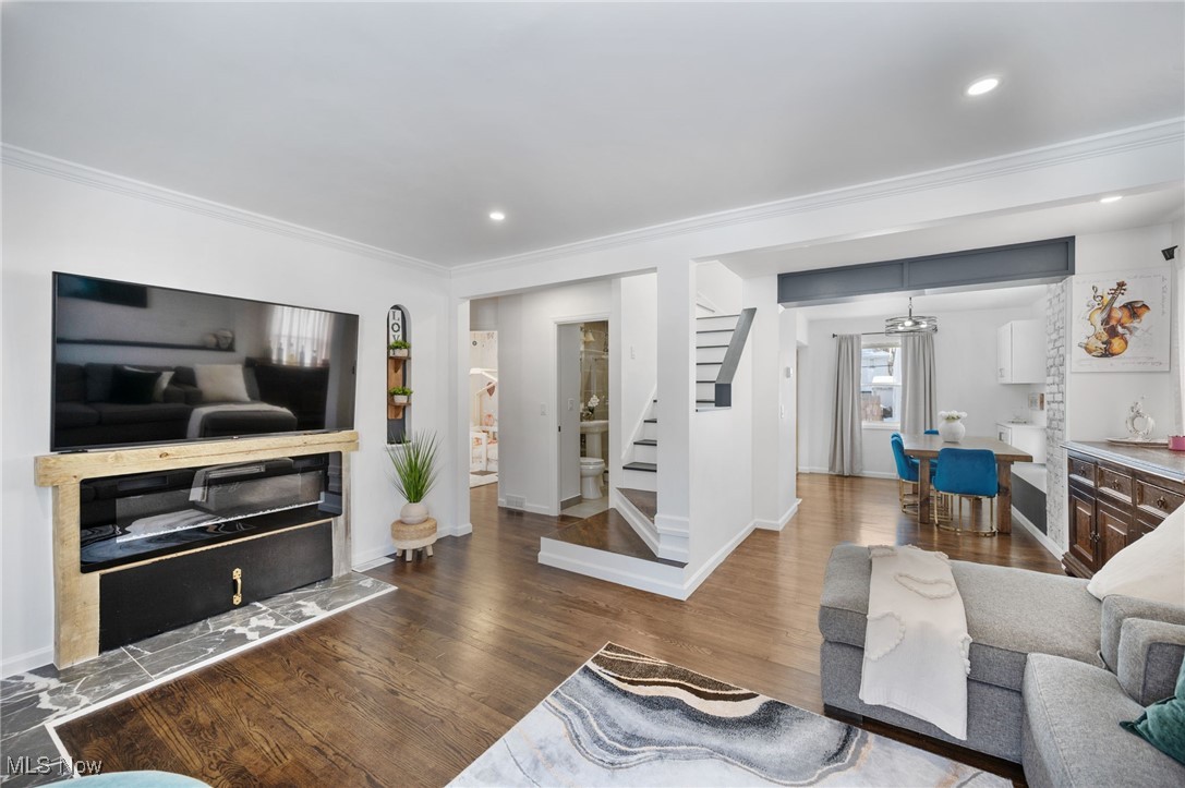 14407 Hollywood Avenue