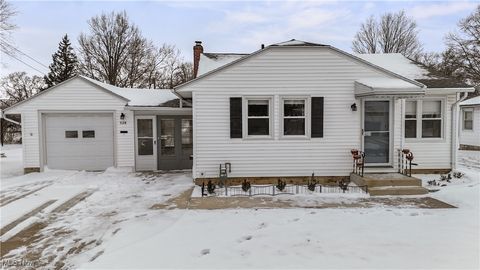 Photo of 328 Keen Avenue, Ashland, OH 44805 (MLS # 5178744)