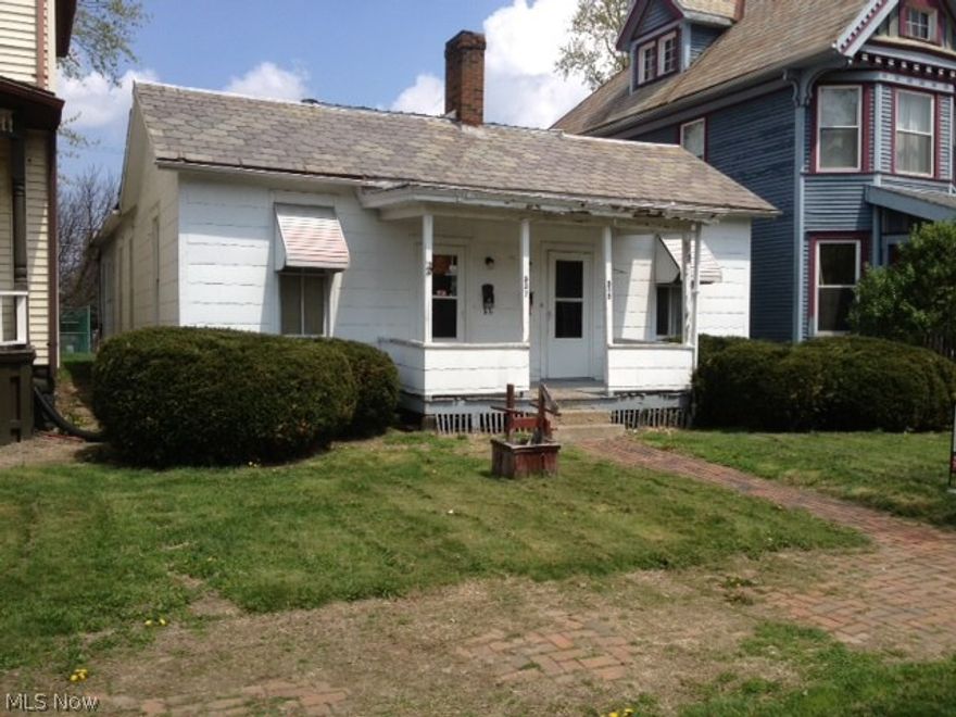 ATTENTION INVESTORS ! This property offers you 2 units , 1 bed and 1 bath each . Great north end location . The seller is selling 2 other rental properties. If you would be interested in purchasing all 3 properties , the asking price is $ 159,900 or you can purchase the properties individually.  Call listing agent for more details and for your private showing.