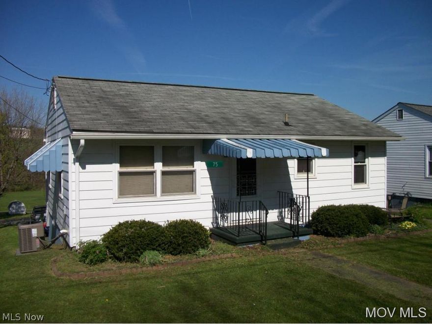 Well maintained superbly kept 2 BD family single story. Comfort features include handy eat-in kitchen, central heat & air, hardwood & carpet flooring, walk-out basement with glass sliders to large landscaped âroom to runâ back yard with alley access for numerous parking spaces.  Elem: Phillips Elementary School  Elem/Bus: Y  JrHigh: Marietta Middle School School  JrHigh/Bus: Y  High: Marietta High School  High/Bus: Y  Fire: VOL  Police: SHF  PossFreeGas: N  ;SQFT=Fin L1:768, Fin Above:768, Fin Total:768, Unfin Above:768;PRKG= Off Street