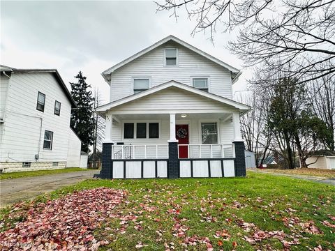 Homes For Sale - 937 W Indianola Avenue<br/> Youngstown, OH 44511