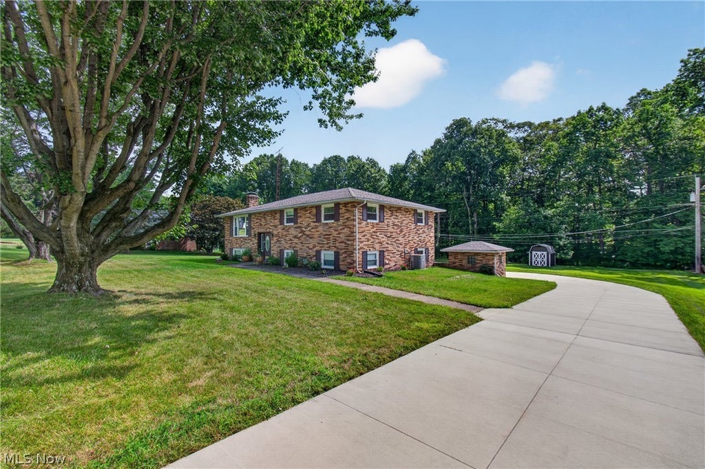 Photo of 8494 E Wadora Circle NW, North Canton, OH 44720 (MLS # 5224125)