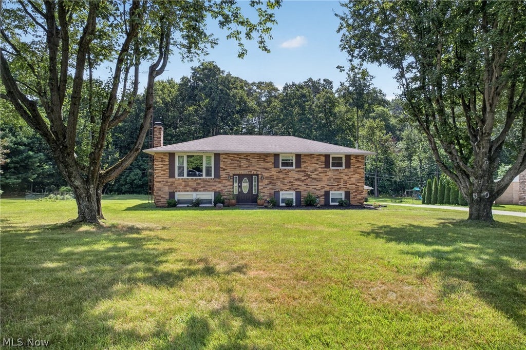 Photo of 8494 E Wadora Circle NW, North Canton, OH 44720 (MLS # 5224125)