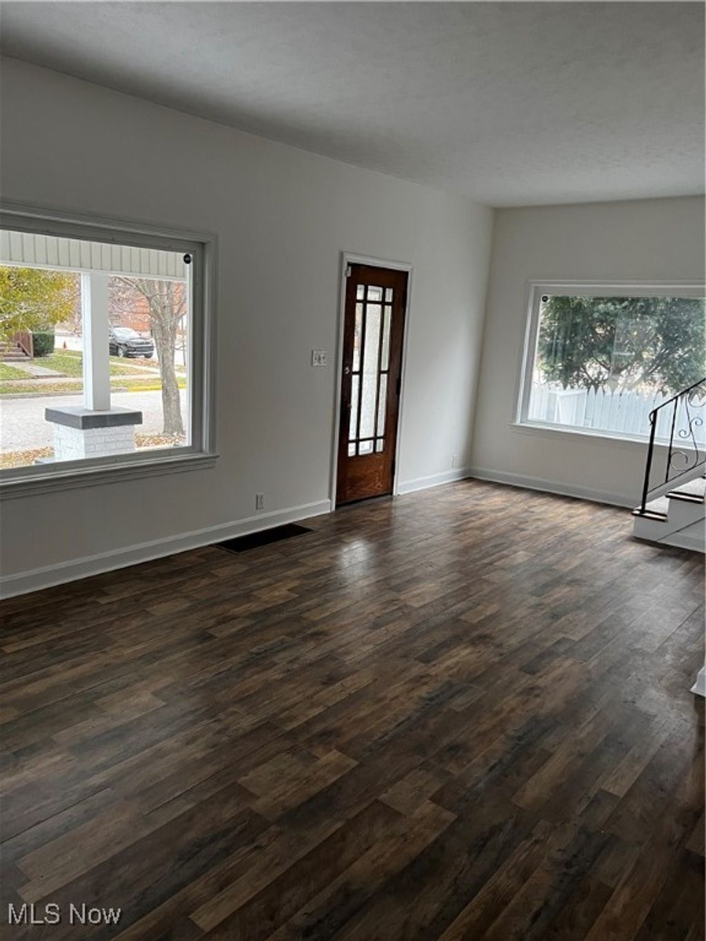 Photo of 224 7th Street NW, Barberton, OH 44203 (MLS # 5180346)