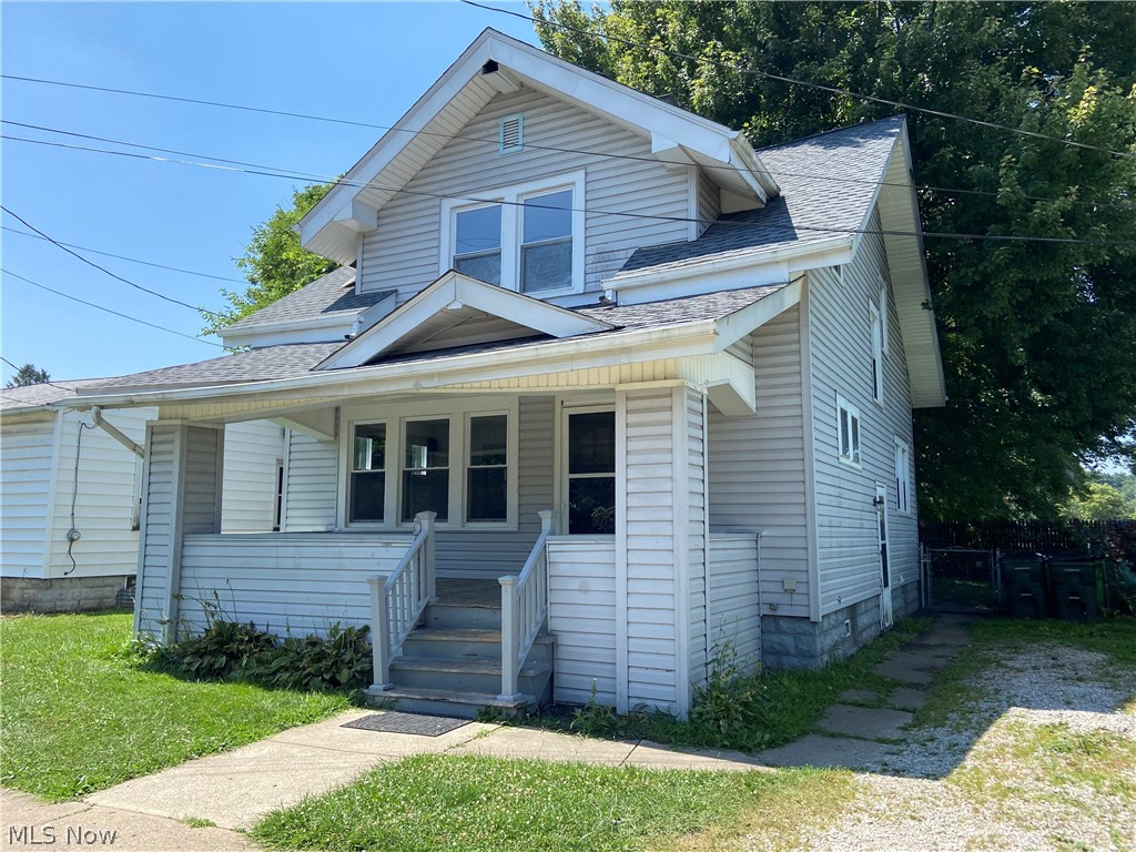 Great investment opportunity or starter home! This 3 bedroom, 1 bathroom home offers a fenced in back yard and updated kitchen. Property is close to downtown Massillon with all its amenities. New furnace in 2017, New Roof in 2018 and water heater 2016. Schedule your showing today!
