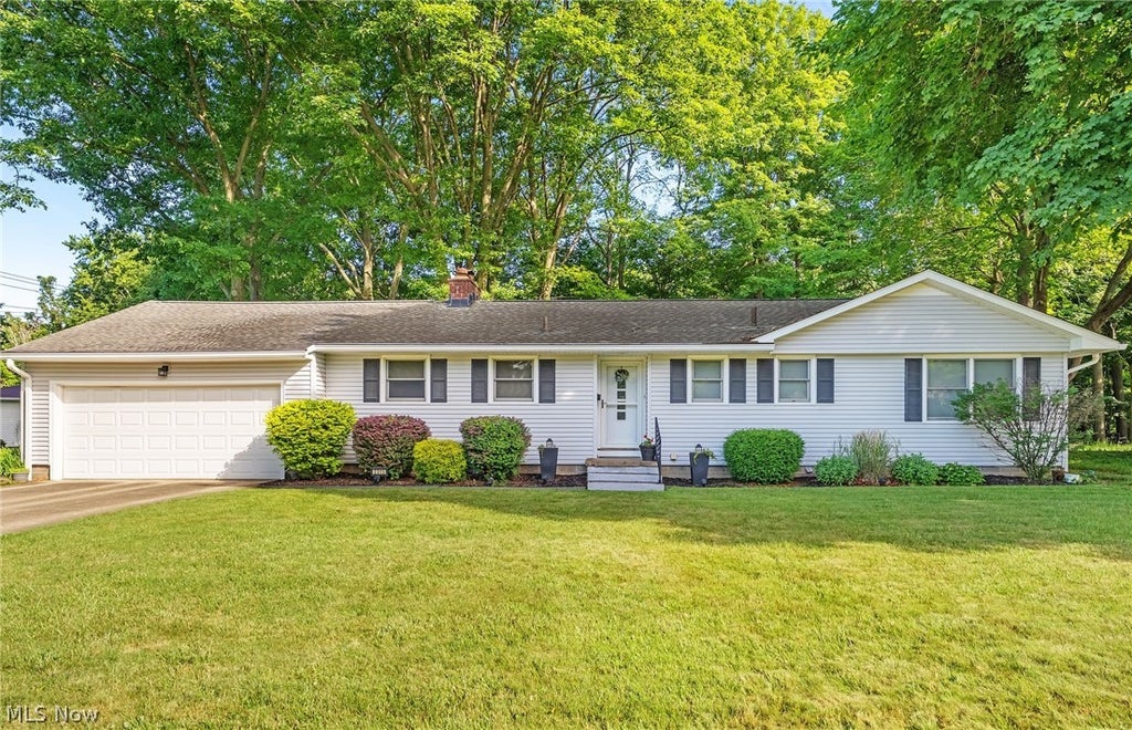 Photo of 2315 Burnham Road, Fairlawn, OH 44333 (MLS # 5220383)