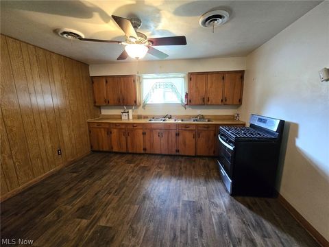 Tiny photo for 2411 Fairfax Street, Parkersburg, WV 26101 (MLS # 5209534)