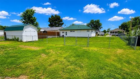 Tiny photo for 2411 Fairfax Street, Parkersburg, WV 26101 (MLS # 5209534)