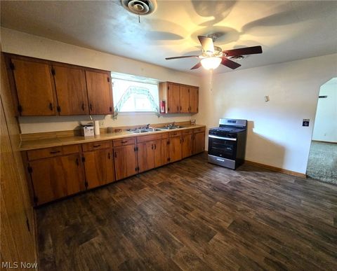 Tiny photo for 2411 Fairfax Street, Parkersburg, WV 26101 (MLS # 5209534)