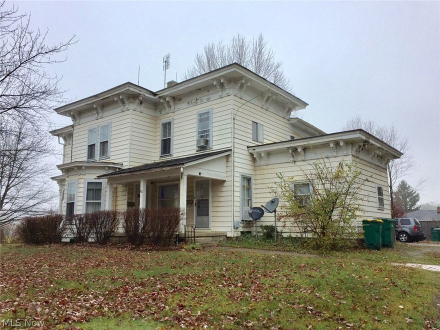 Owner priced this 4-Plex at $129,900 to sell.  He paid $169,000 for the property on 1/5/2004. 4-plex with 1 bedroom apts. Range, Oven, Refrigerator in each unit. off street parking.