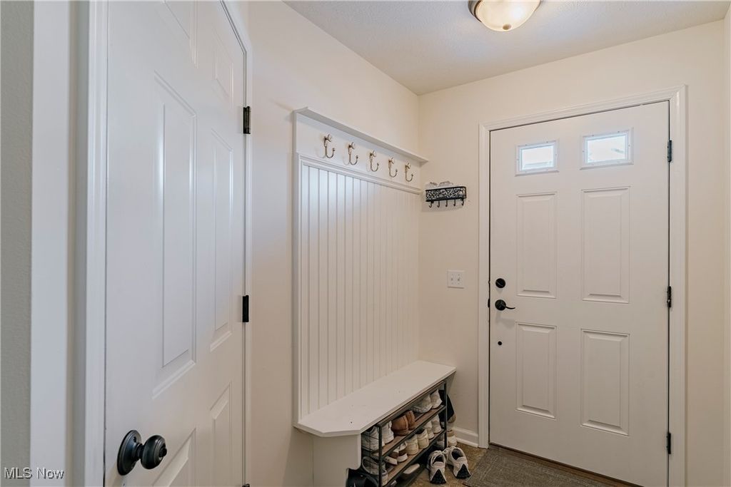 Photo of 26 Grandview Drive, Rocky River, OH 44116 (MLS # 5176916)