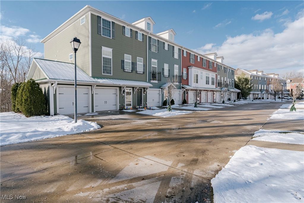 Photo of 26 Grandview Drive, Rocky River, OH 44116 (MLS # 5176916)